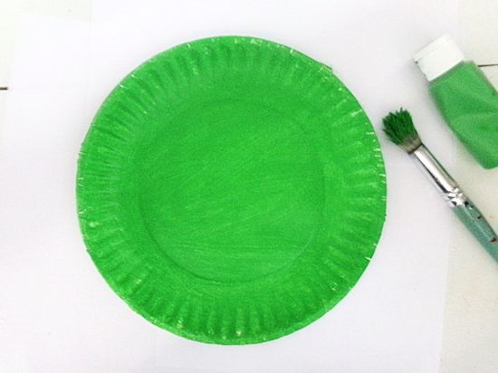 Paint paper plate green.